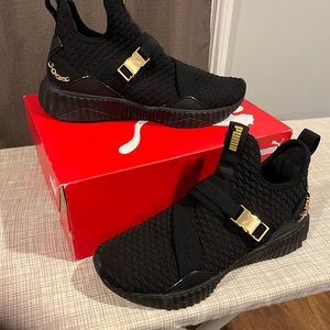 Puma, Black and Gold Sneakers, Size 9 , New